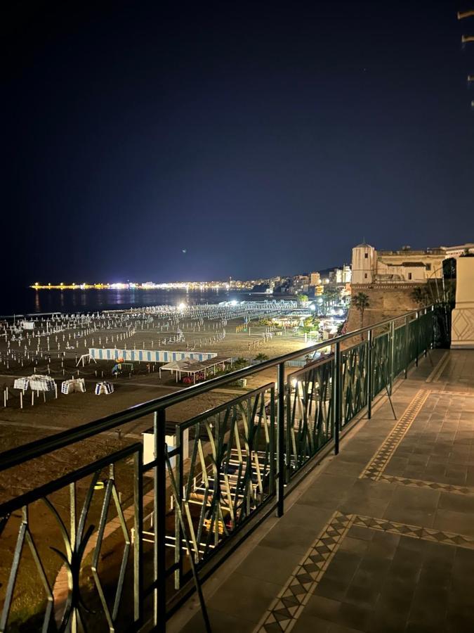 Newhouse Victoria - Sea View Apartment Nettuno Bagian luar foto